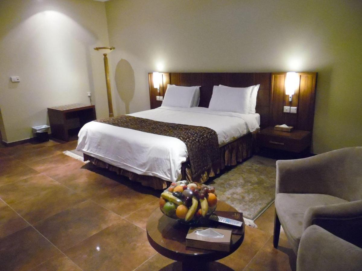 มิลาน ดีลักซ์ สวีท Hotel อัลโคห์บาร์ ภายนอก รูปภาพ