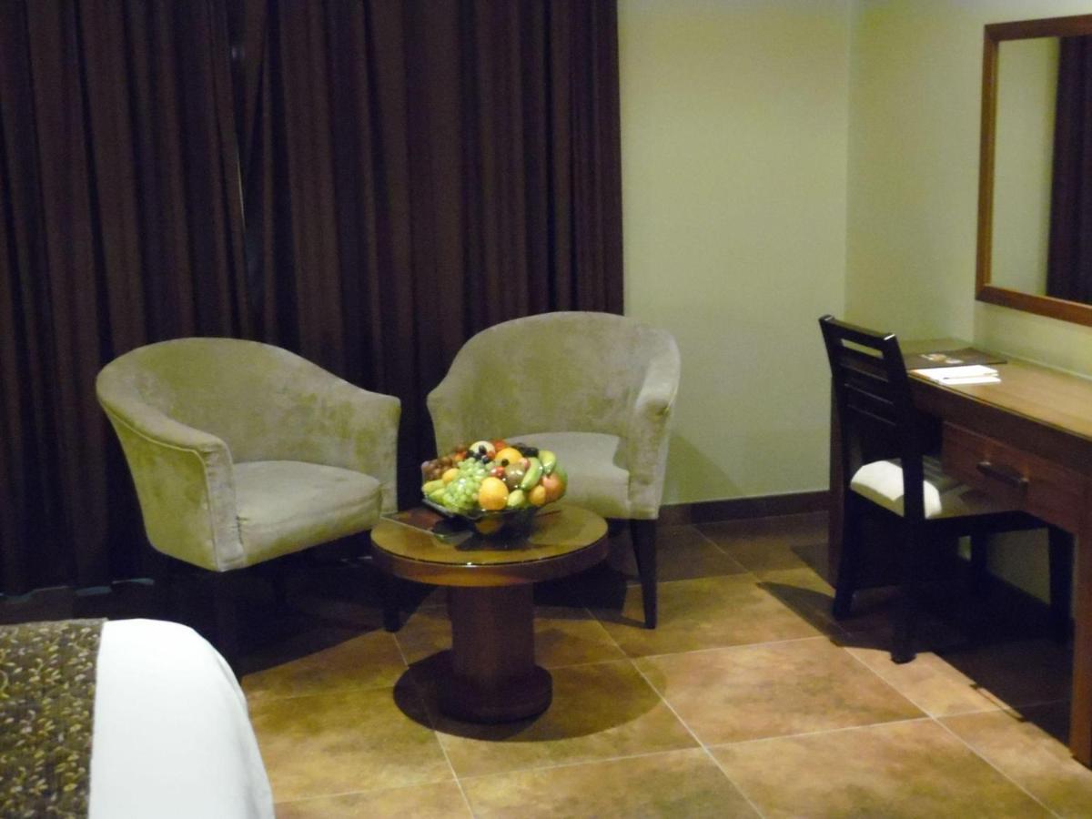 มิลาน ดีลักซ์ สวีท Hotel อัลโคห์บาร์ ภายนอก รูปภาพ