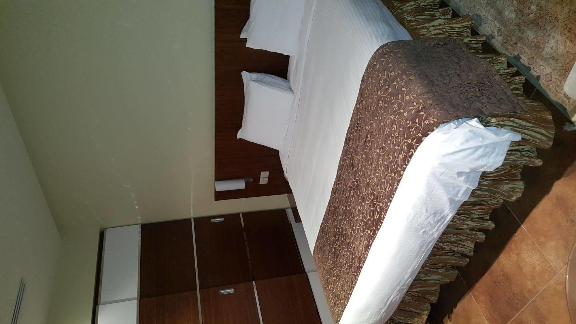 มิลาน ดีลักซ์ สวีท Hotel อัลโคห์บาร์ ภายนอก รูปภาพ